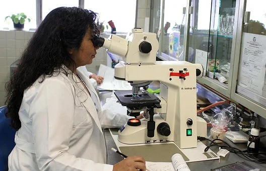 laboratory-2821207__340-medical-equipment